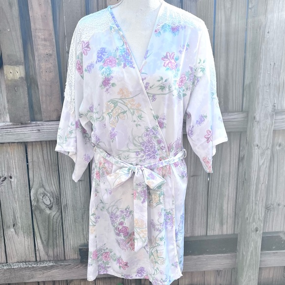 Linea Donatella Satin Robe with Lace Insets, 3/4L Sleeves; Size S/M - Picture 3 of 11